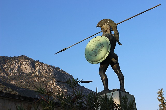 socha řeckého vojáka
